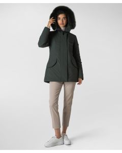 Giacca slim con pelliccia in tono colore
