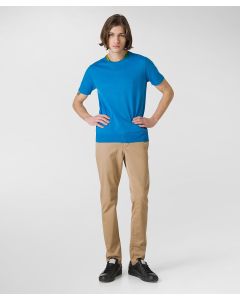 T-shirt con dettagli a righe sul collo