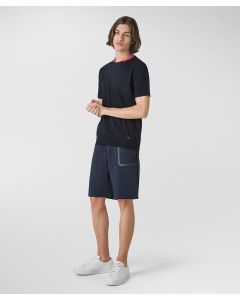 T-shirt con dettagli a righe sul collo